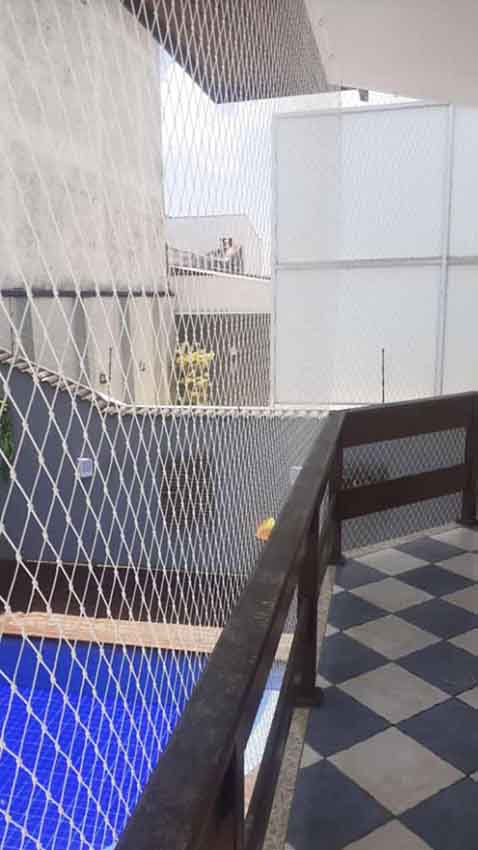 Proteção Inteligente Para Gatos e Crianças Em Varandas Com Jardim