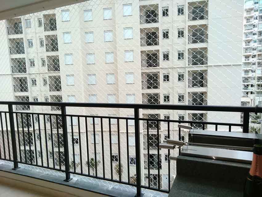 Proteção Para Gatos Curiosos Em Varandas Com Piscina e Jardins