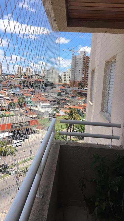 Redes Para Gatos e Crianças Em Varandas Com Muito Sol
